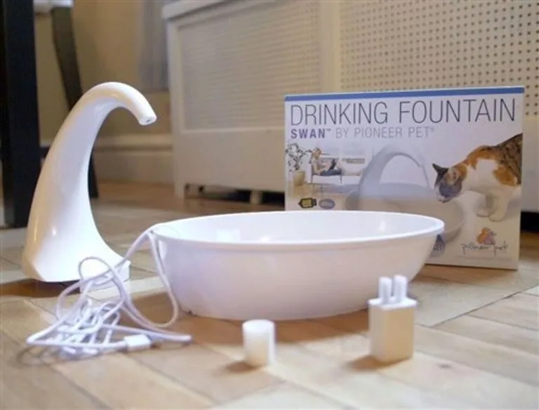 Pioneer Pet Swan Fountain image 2